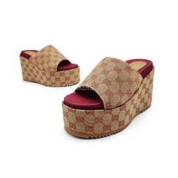Gucci Platform Flip-flops Brown
